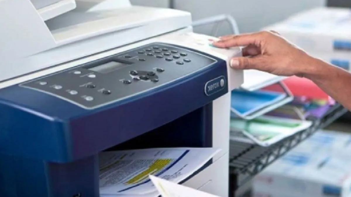 Nạp giấy đúng cách vào khay của máy in Fuji Xerox