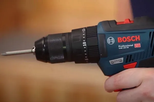 Điều chỉnh tốc độ máy khoan mini