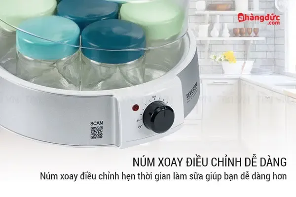 Người dùng đặt các hũ sữa chua vào máy Severin