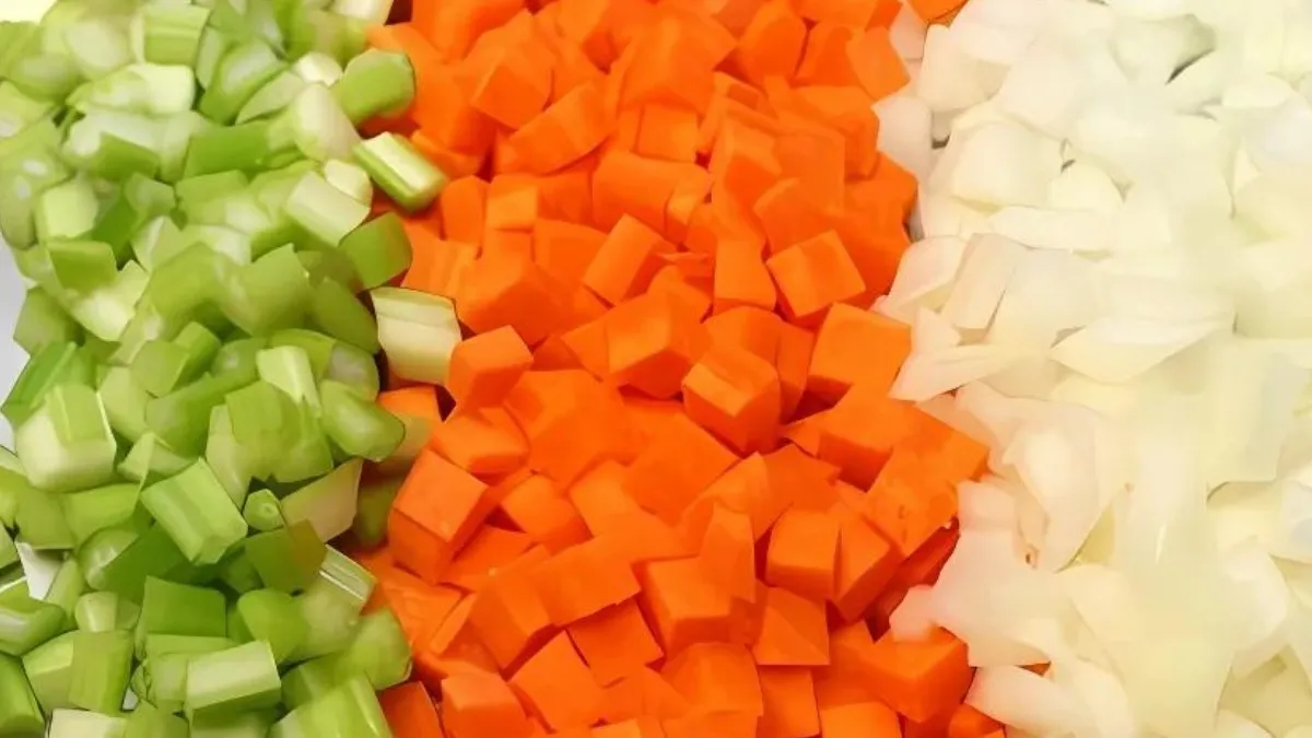 Cắt trái cây và rau củ miếng nhỏ