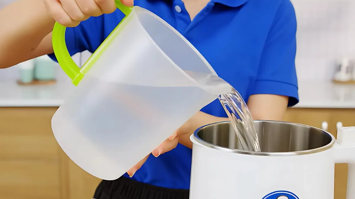 Thêm nước cho sinh tố