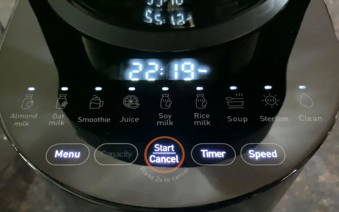 Máy làm sữa hạt Joyoung trong quá trình tự vệ sinh