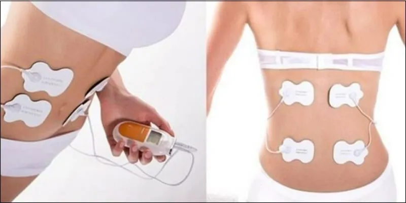 Hướng dẫn người dùng đặt miếng dán điện cực của máy massage xung điện lên lưng để giảm đau.