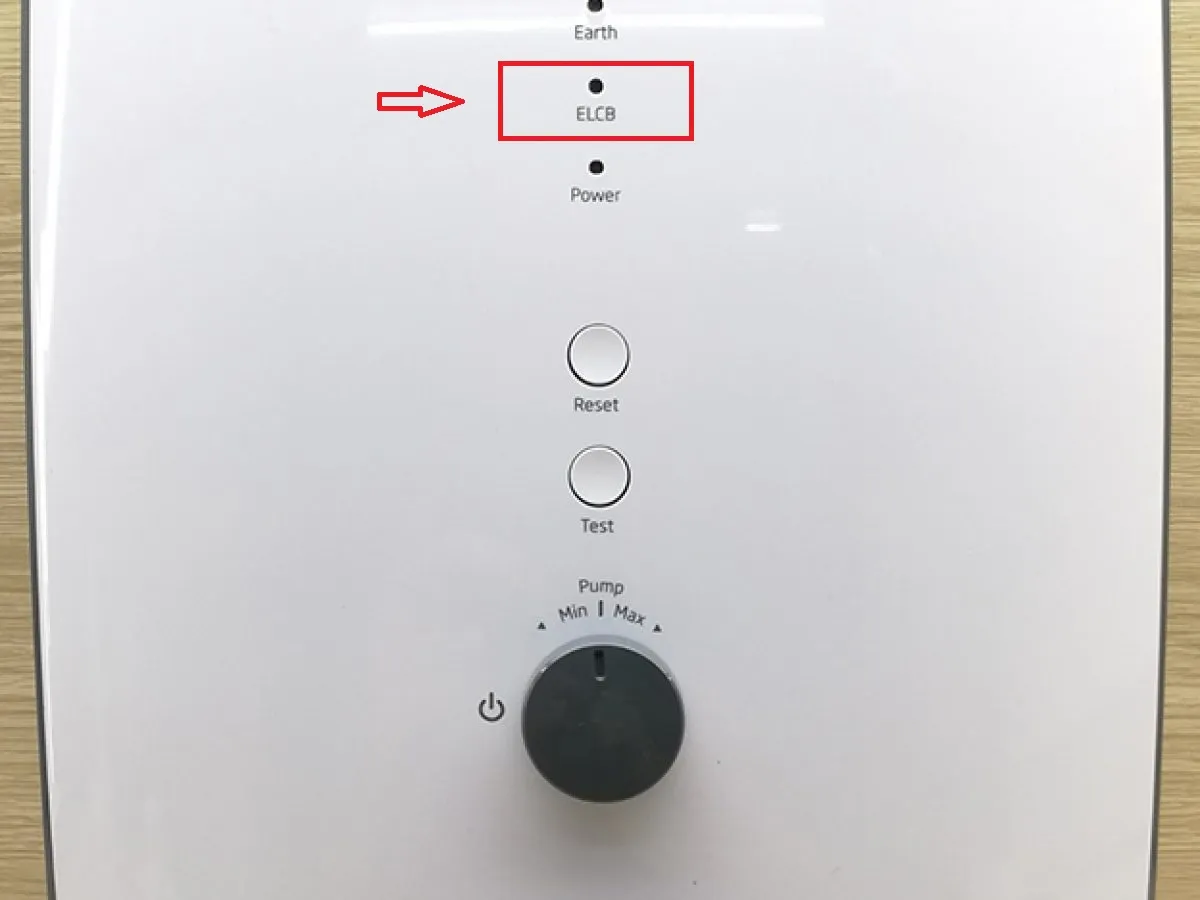 Kiểm tra đèn LED báo hiệu máy nước nóng đã sẵn sàng hoạt động an toàn