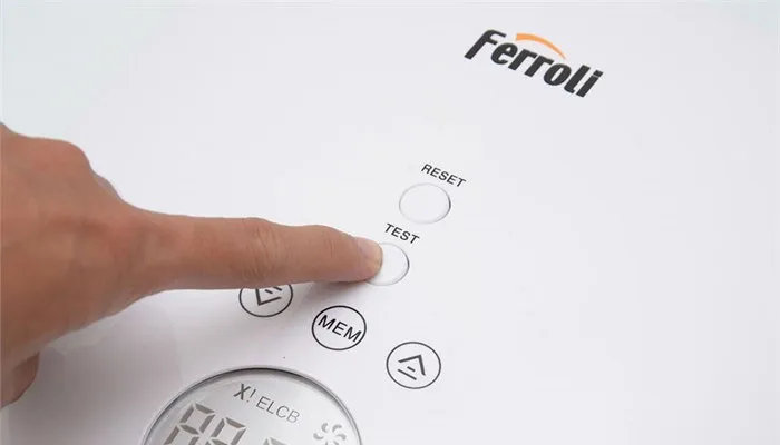 Kiểm tra và bật công tắc cấp nguồn điện cho máy nước nóng an toàn