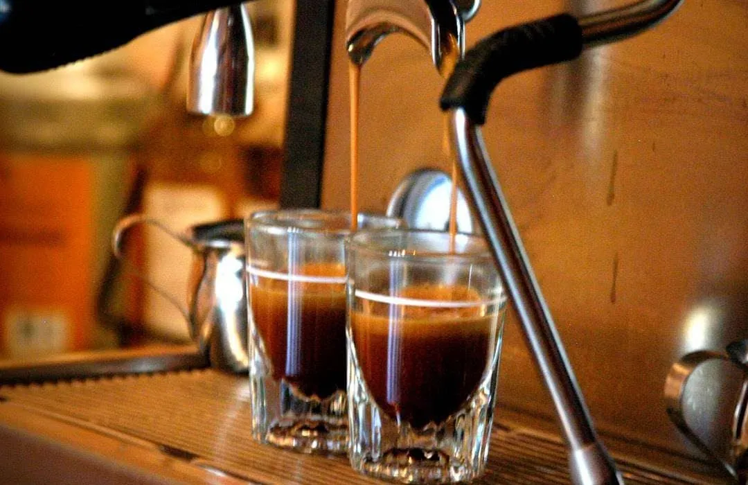 Hướng dẫn chi tiết các bước sử dụng máy pha cà phê Elmich để pha chế, cách sử dụng máy pha cà phê Elmich