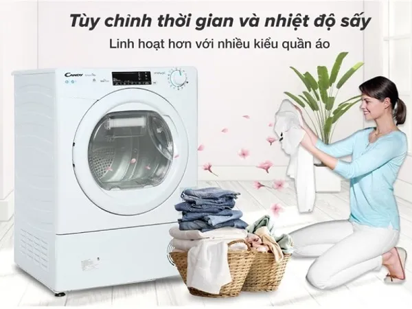 Cửa máy sấy Candy CSO C8TE-S mở, quần áo đã sấy khô