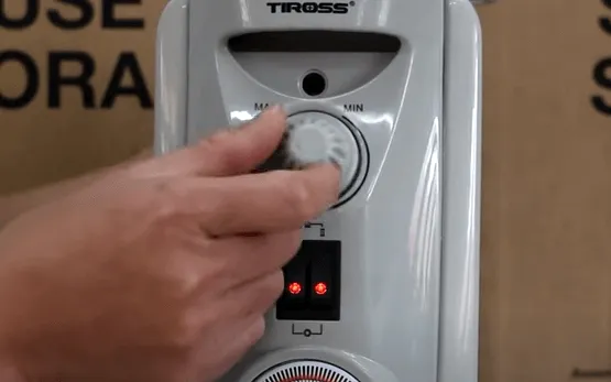 Cách đặt và tùy chỉnh nhiệt độ trên máy sưởi dầu Tiross bằng núm vặn