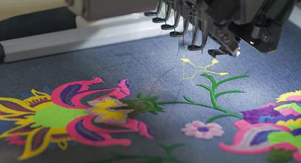 Quy trình chuẩn bị ban đầu khi tìm hiểu cách sử dụng máy thêu