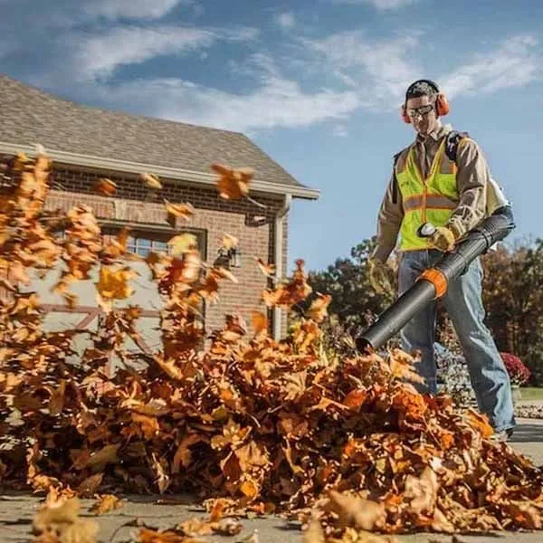 Cách sử dụng máy thổi bụi hiệu quả, an toàn và các lưu ý quan trọng