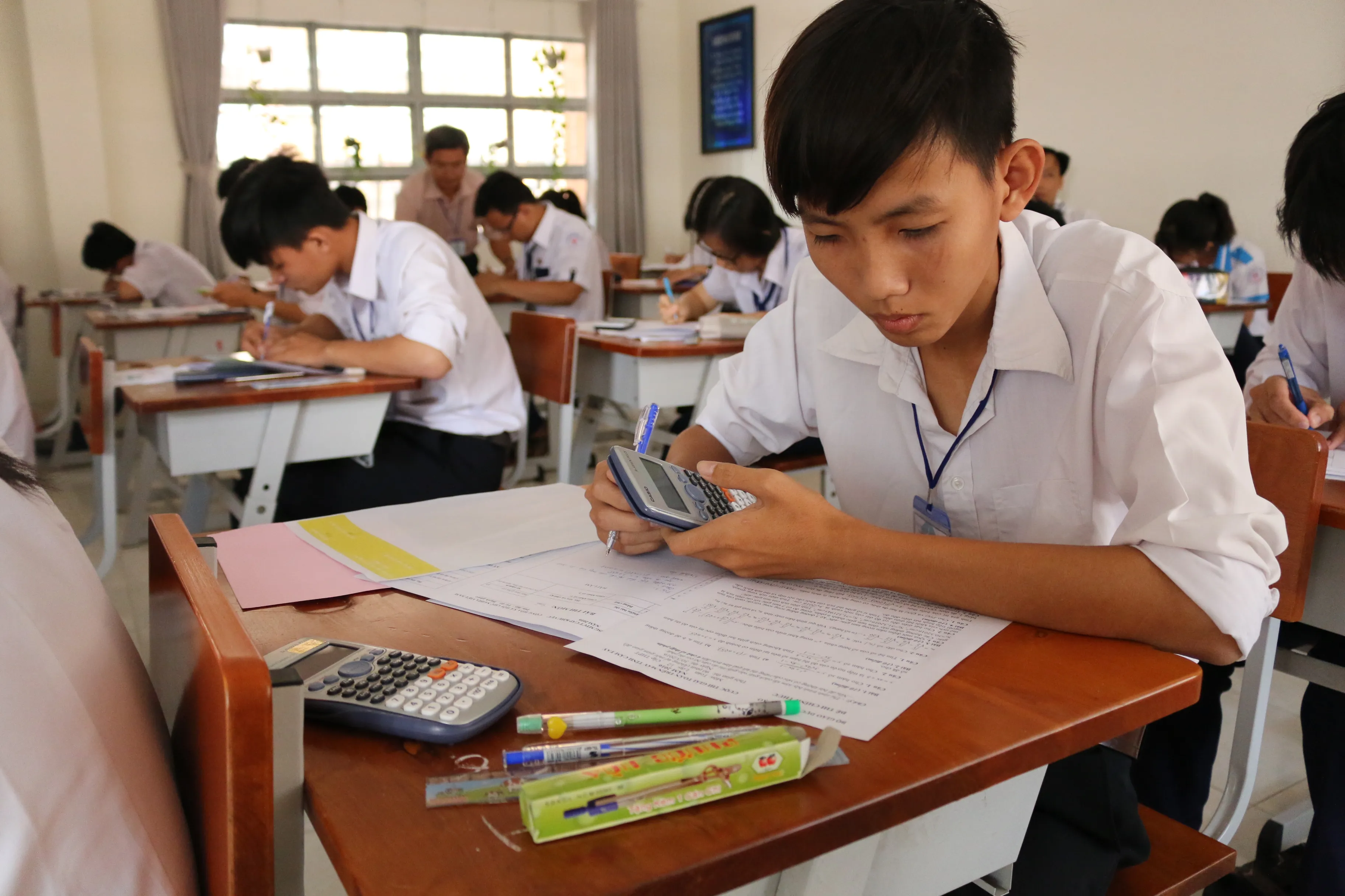 Minh họa cách thực hiện các phép tính và giải phương trình bằng máy tính Casio FX 570MS