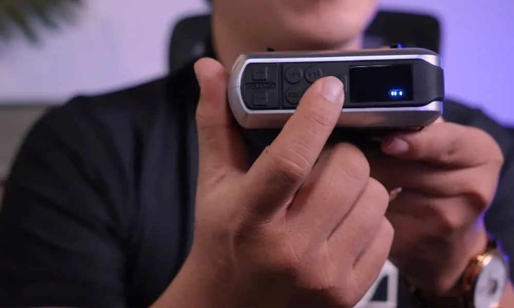 Tắt công tắc nguồn của máy trợ giảng Aporo T18 sau khi sử dụng để bảo toàn pin