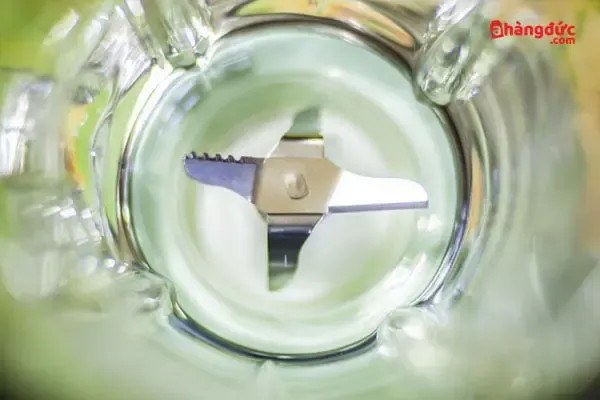 Cối xay sinh tố Super Blender với lưỡi dao sắc bén và nắp đậy an toàn