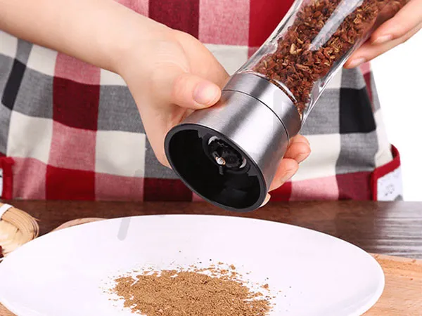 Cách sử dụng máy xay tiêu cầm tay: Loại không có tay quay