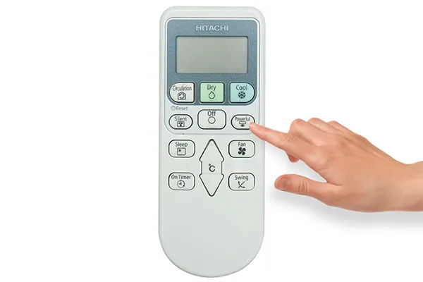 Nút Powerful trên remote máy lạnh Hitachi kích hoạt chế độ làm lạnh nhanh, tối ưu hiệu suất theo cách sử dụng remote máy lạnh Hitachi tiếng Nhật.