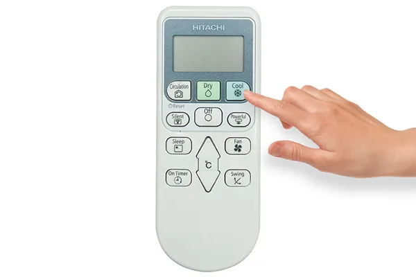 Nút Cool trên remote máy lạnh Hitachi giúp kích hoạt chế độ làm lạnh, một phần quan trọng khi tìm hiểu cách sử dụng remote máy lạnh Hitachi tiếng Nhật.