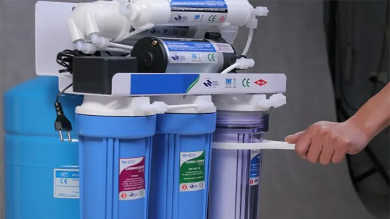 Thay lõi lọc mới