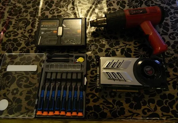 Dụng cụ cần chuẩn bị cho việc sửa chữa card đồ họa máy tính bao gồm mỏ hàn, tuốc nơ vít và keo tản nhiệt.