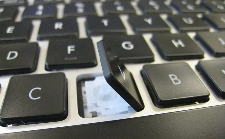 Bàn phím máy tính bị lỗi không gõ được một số phím do phần cứng hoặc bụi bẩn