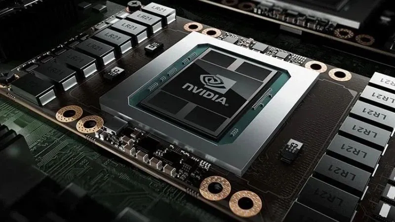 Một người đang thao tác trên màn hình máy tính, có thể đang kiểm tra hoặc cập nhật driver card đồ họa trong giao diện Device Manager.