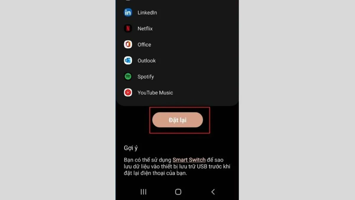 Xác nhận khôi phục cài đặt gốc trên điện thoại Samsung để thoát chế độ an toàn