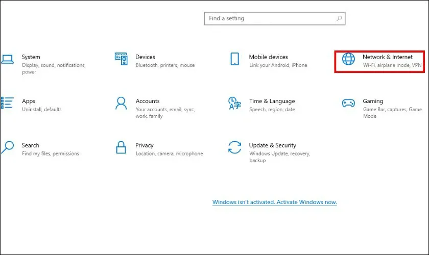 Giao diện Cài đặt Mạng &amp; Internet, nơi người dùng điều chỉnh các thiết lập liên quan đến kết nối Wi-Fi và chế độ máy bay.