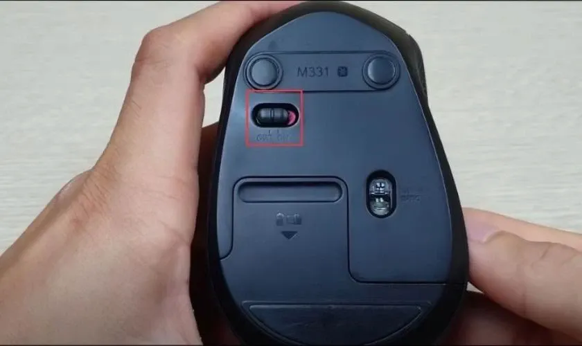 Ngắt kết nối chuột quang khỏi thiết bị