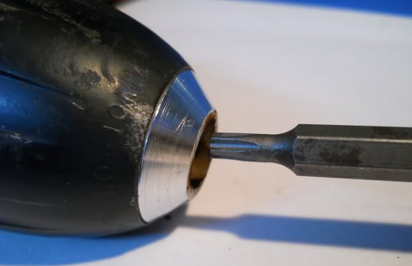 Cố định đầu khoan Bosch bằng chìa lục giác chữ L