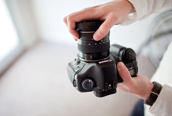 Hướng Dẫn Lắp Đặt Ống Kính Máy Ảnh Canon Theo Chỉ Dẫn