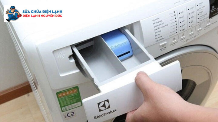 Cách Tháo Lưới Lọc Máy Giặt Electrolux Cửa Ngang Đơn Giản, Hiệu Quả Cách Tháo Lưới Lọc Máy Giặt Electrolux Cửa Ngang Đơn Giản, Hiệu Quả