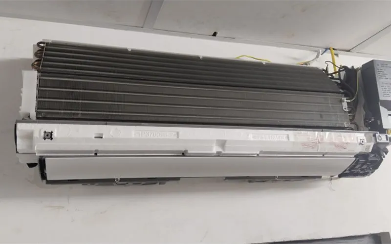 Cách tháo máng nước máy lạnh Daikin