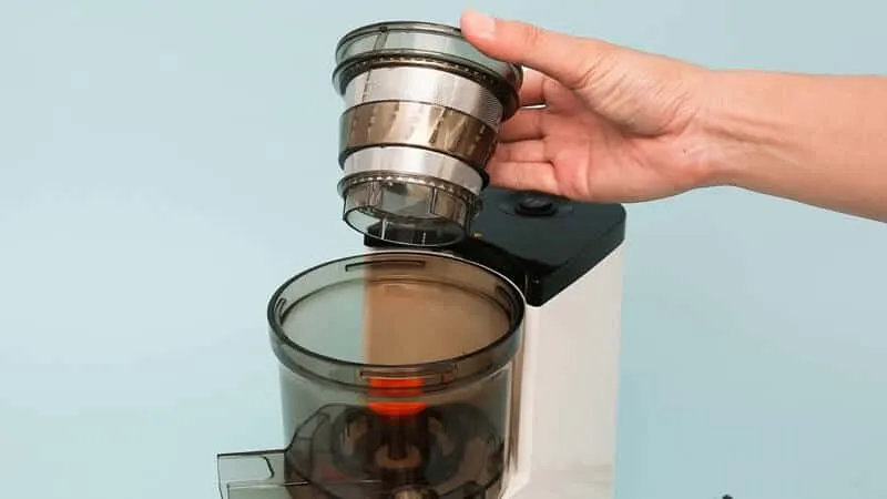 Hướng dẫn kiểm tra bã kẹt trên trục ép máy ép chậm