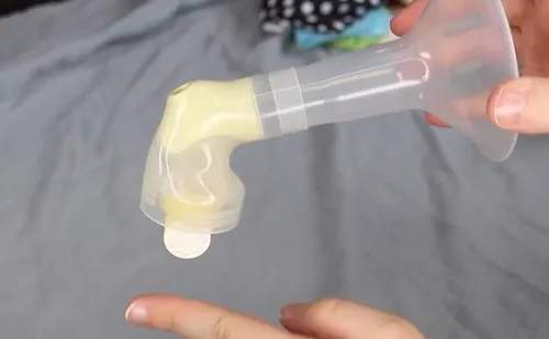 Các bộ phận của máy hút sữa Medela Harmony đã được tách rời hoàn toàn