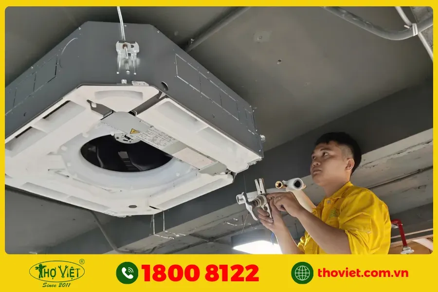 Quy trình từng bước tháo rời các bộ phận của máy lạnh LG để tiến hành vệ sinh.