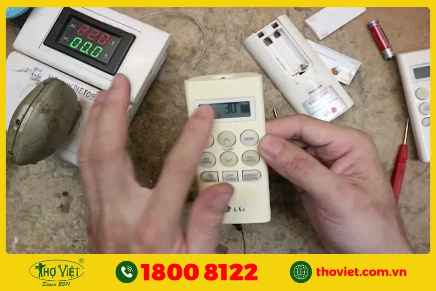 Cách tháo remote máy lạnh Panasonic