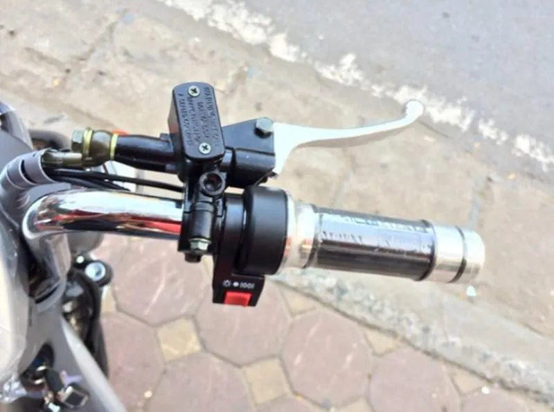 Cấu tạo cơ bản của tay cầm xe máy và các bộ phận liên quan