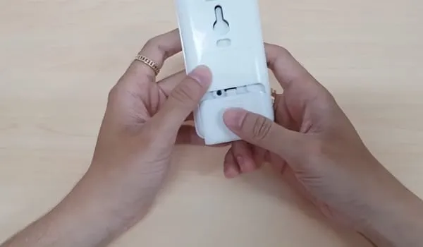 Cách thay pin cho remote máy lạnh Toshiba Điện lạnh Anh Thắng