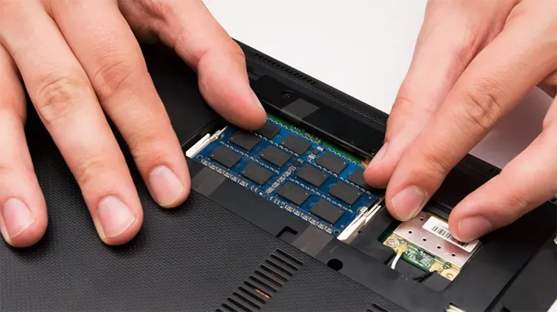 Người dùng đang nghiên cứu và lựa chọn linh kiện laptop để tự lắp ráp laptop, nhằm tối ưu hiệu năng cao và chi phí hiệu quả.