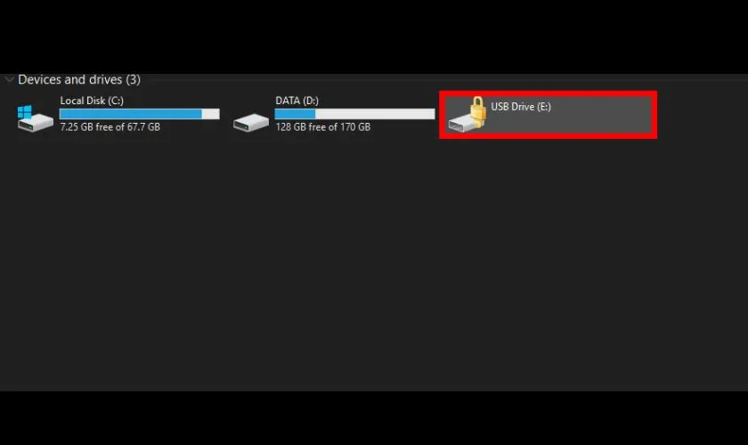 Sử dụng USB cứu hộ là một cách mở máy tính khi không nhớ mật khẩu hiệu quả mà các kỹ thuật viên thường áp dụng.