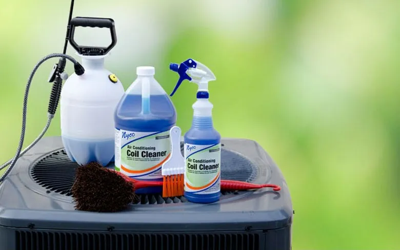 Các dụng cụ cần thiết để thực hiện cách tháo vệ sinh máy lạnh Daikin một cách kỹ lưỡng và an toàn.