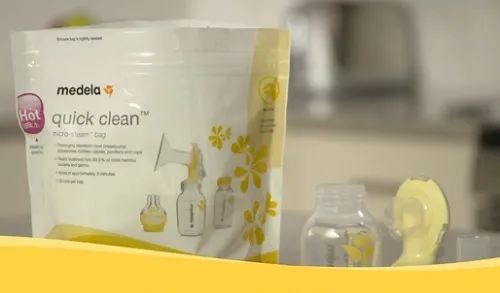 Khử trùng các bộ phận máy hút sữa Medela bằng túi Quick Clean trong lò vi sóng