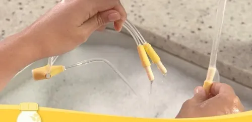 Cận cảnh các bộ phận của máy hút sữa Medela đã tháo rời