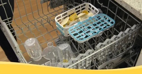 Sử dụng máy rửa chén để vệ sinh các bộ phận của máy hút sữa Medela