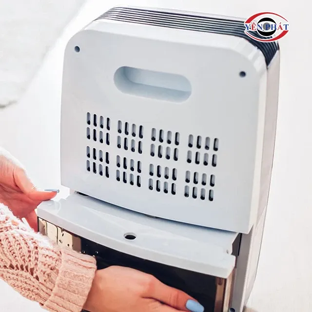 Cách xả nước từ máy hút ẩm Electrolux