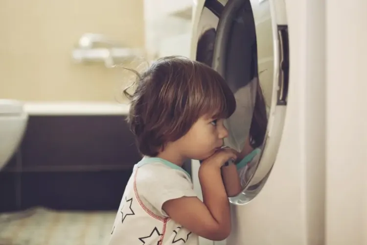 Máy giặt Toshiba cửa trên đang ở chế độ khóa trẻ em