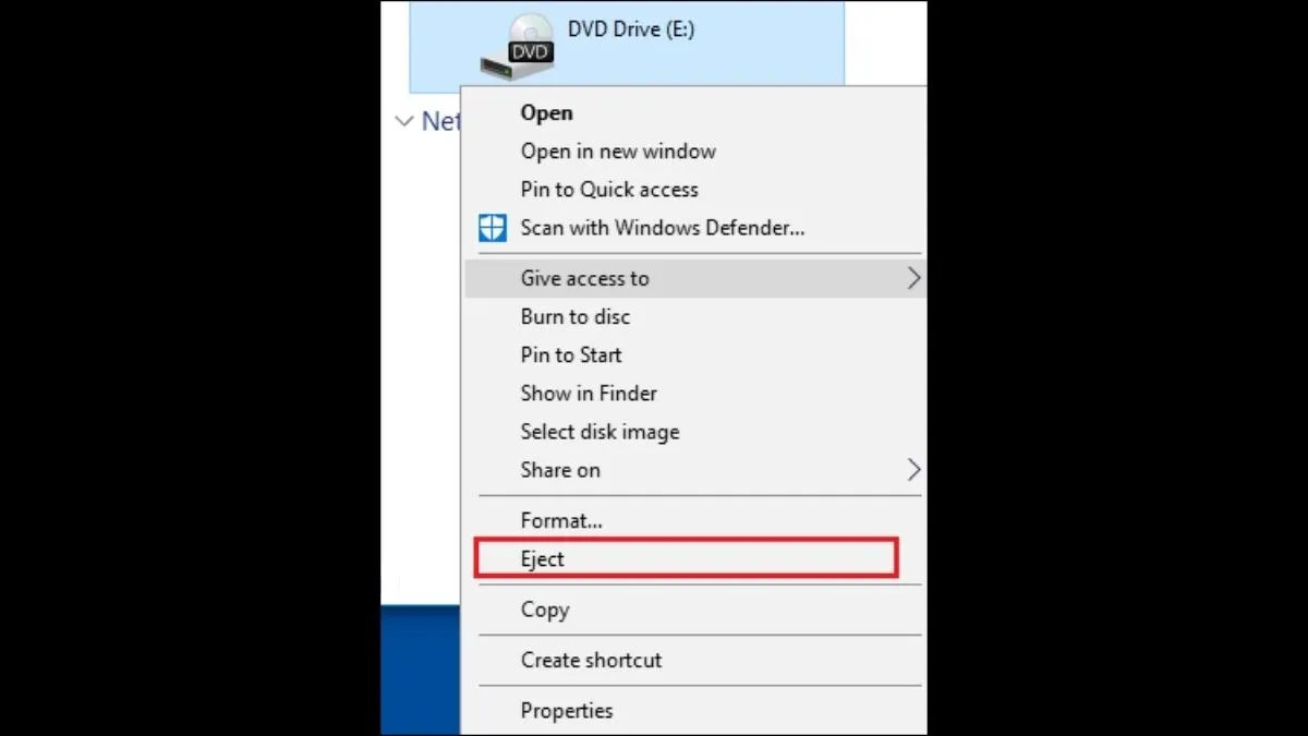 Chọn Eject để khay đĩa DVD tự động mở ra trong File Explorer trên máy Acer.