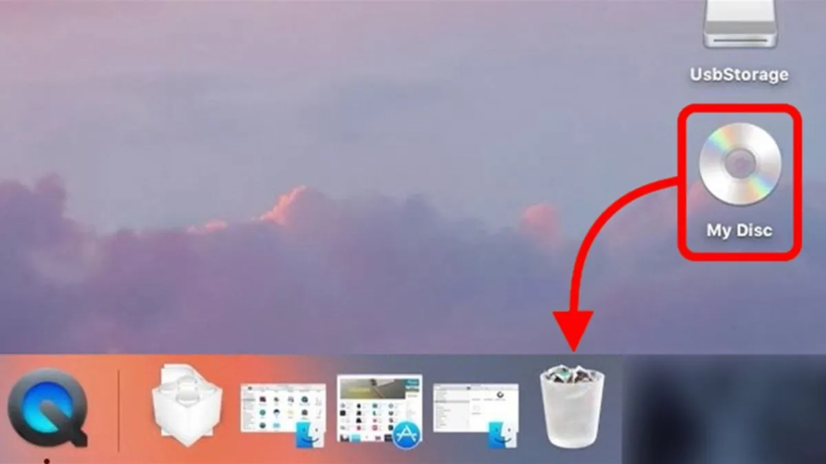 Biểu tượng chiếc đĩa được kéo vào thùng rác trên MacBook để đẩy đĩa ra.