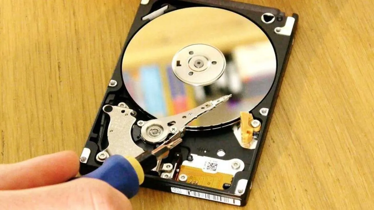 Vệ sinh ổ đĩa DVD trên laptop Acer thường xuyên là cần thiết để duy trì hiệu suất.