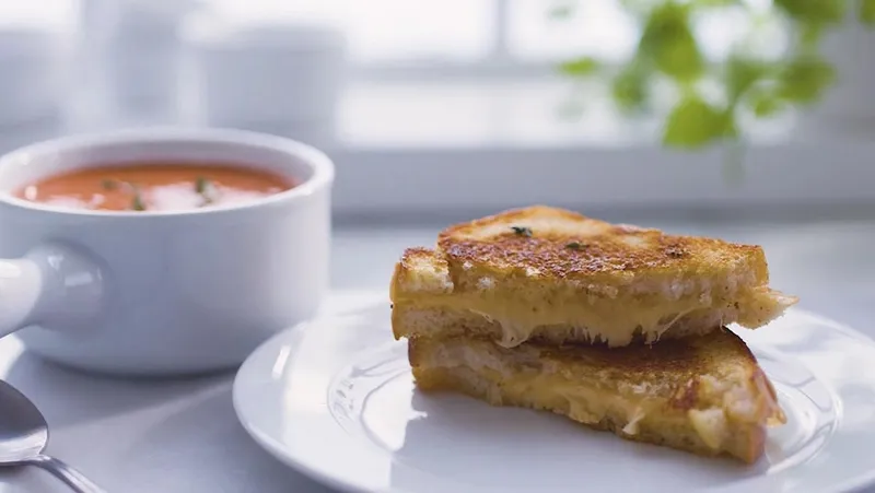 Hình ảnh minh họa vệ sinh máy làm bánh sandwich sau khi sử dụng