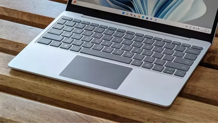 Cách tắt màn hình máy tính bằng tổ hợp phím Fn và phím chức năng trên laptop